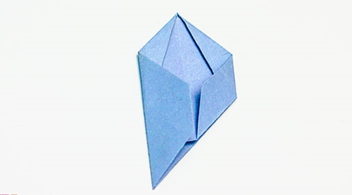 Wie man eine Origami-Blume mit eigenen Händen macht