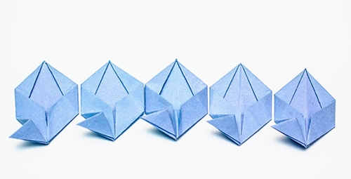 Wie man eine Origami-Blume mit eigenen Händen macht