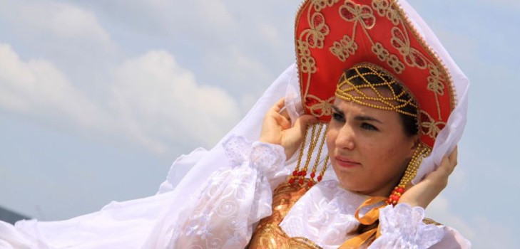 Russischer Kokoshnik von Pappe
