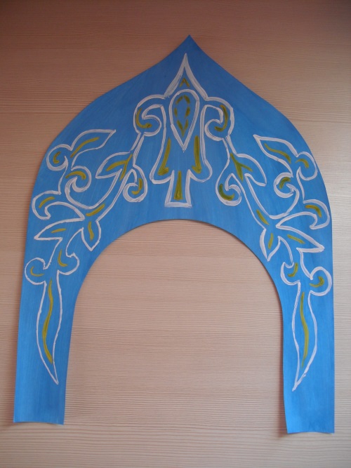 Russischer Kokoshnik von Pappe