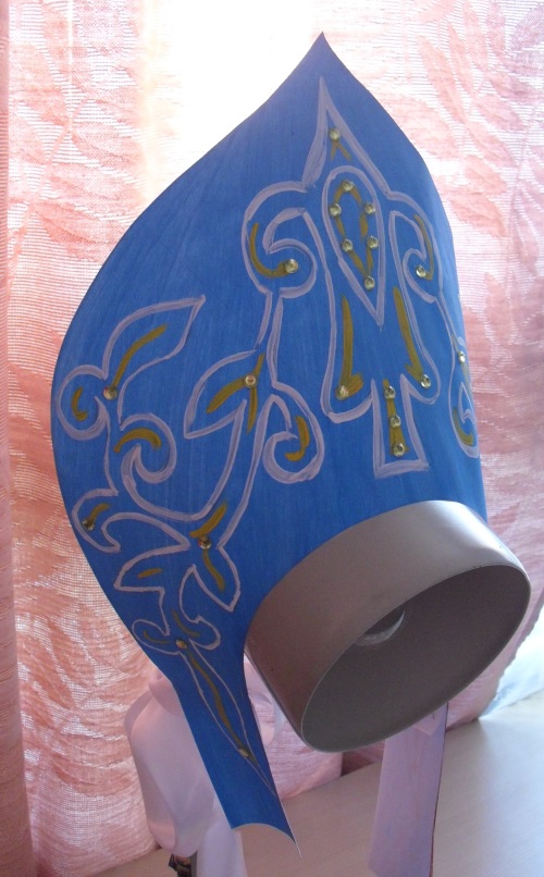 Russischer Kokoshnik von Pappe