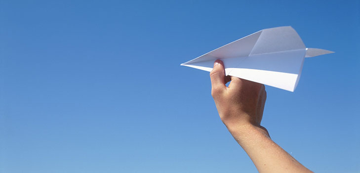 Wie man ein Flugzeug in Etappen vom Papier abhebt