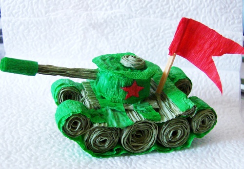 Basteln für den 9. Mai mit ihren eigenen Händen: ein Panzer aus Papier