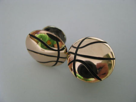 Manschettenknöpfe in Form eines Basketballs
