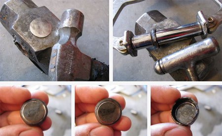 Handle eine Münze mit einem Hammer und einer Taschenlampe 