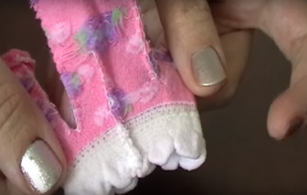 Wie man Puppenkleider mit eigenen Händen näht