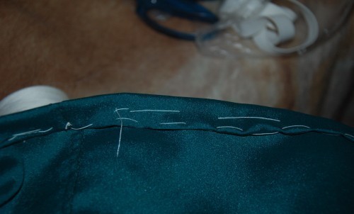 Wie man das einfachste Kleid mit den eigenen Händen näht