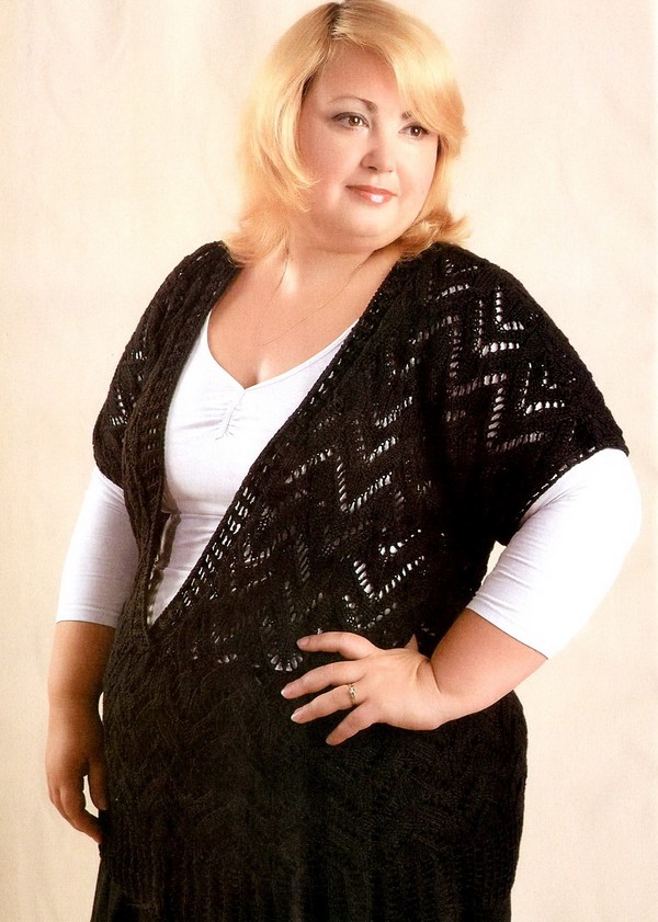 Sweatshirts, Kleider und Jacken mit Nadeln gestrickt: Fotos und Diagramme