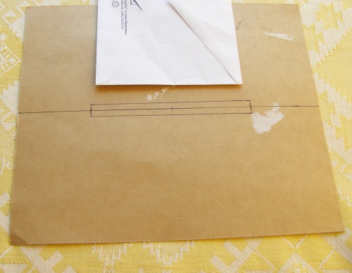 Eine Geschenkbox für Geld für eine Hochzeit mit eigenen Händen