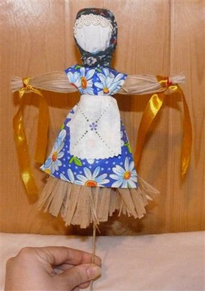 Wir machen die Maslenitsa-Puppe mit unseren eigenen Händen.
