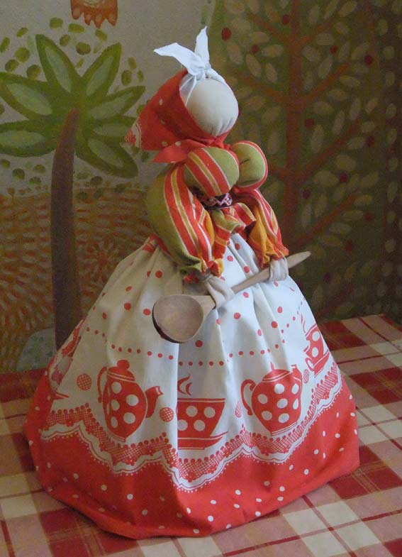 Wir machen die Maslenitsa-Puppe mit unseren eigenen Händen.