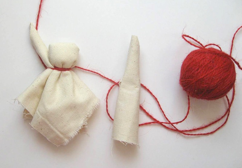 Wir machen die Maslenitsa-Puppe mit unseren eigenen Händen.