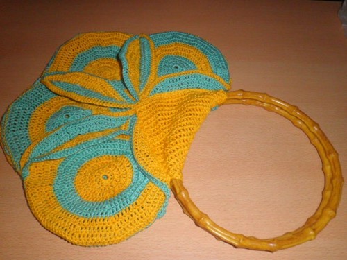 Helle Sommertasche gehäkelt