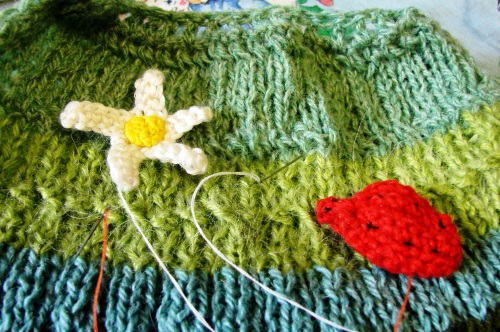 Sommertasche mit Resten von Garnstricken