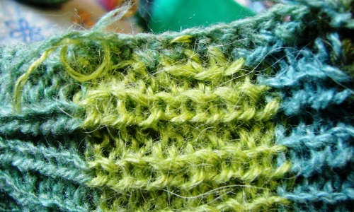 Sommertasche mit Resten von Garnstricken