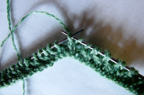 Sommertasche mit Resten von Garnstricken