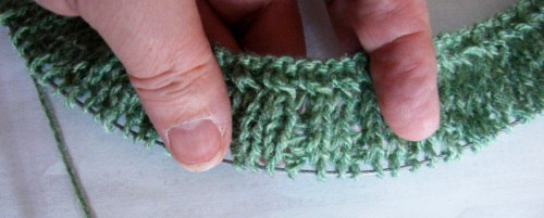 Sommertasche mit Resten von Garnstricken