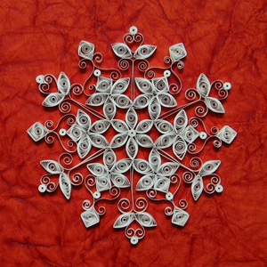 Neujahrshandwerk aus Papier. Quilling
