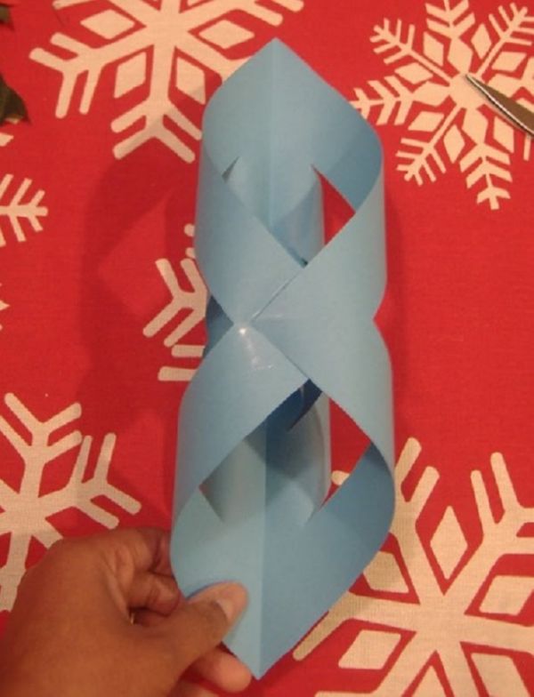 Schöne Schneeflocken für das neue Jahr 2017 mit ihren eigenen Händen aus Papier - Diagramme und Fotos in Etappen. Meisterkurse für Kinder auf großen Schneeflocken in Origami-Technik