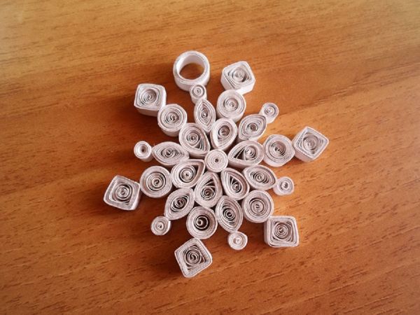 Schöne Schneeflocken für das neue Jahr 2017 mit ihren eigenen Händen aus Papier - Diagramme und Fotos in Etappen. Meisterkurse für Kinder auf großen Schneeflocken in Origami-Technik