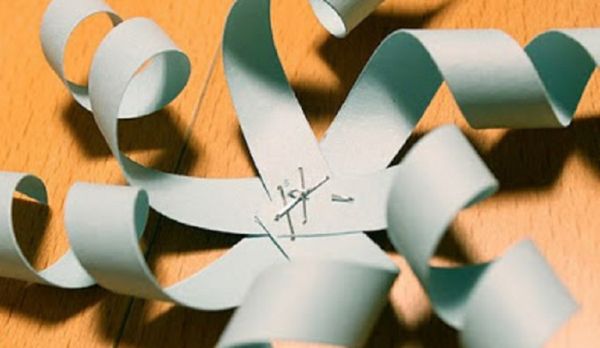 Schöne Schneeflocken für das neue Jahr 2017 mit ihren eigenen Händen aus Papier - Diagramme und Fotos in Etappen. Meisterkurse für Kinder auf großen Schneeflocken in Origami-Technik