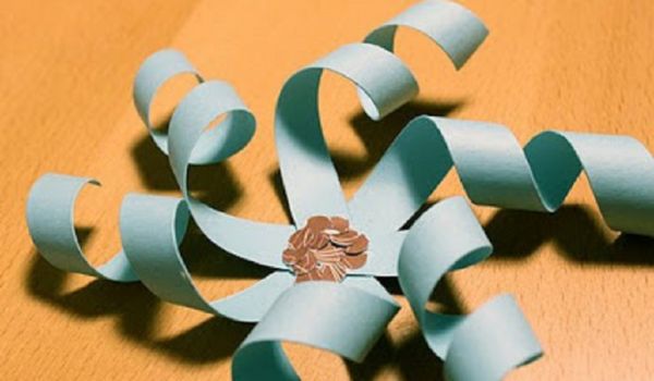 Schöne Schneeflocken für das neue Jahr 2017 mit ihren eigenen Händen aus Papier - Diagramme und Fotos in Etappen. Meisterkurse für Kinder auf großen Schneeflocken in Origami-Technik