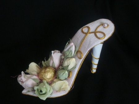 Originalkomposition "Schuh" von Süßigkeiten: eine Meisterklasse