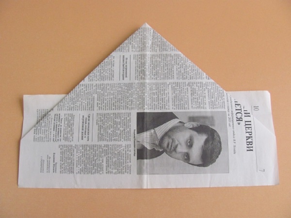 Wie man eine Kappe aus Papier macht