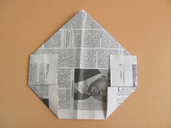 Wie man eine Kappe aus Papier macht