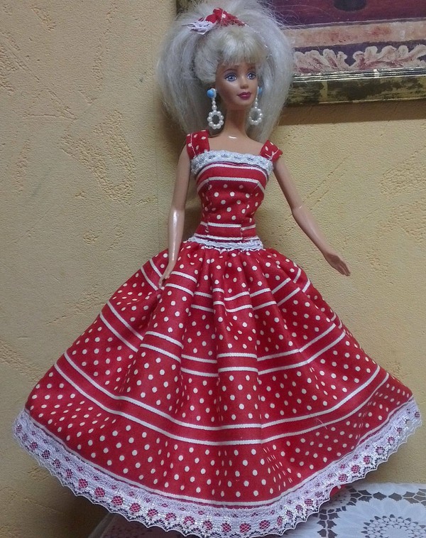 Kleider für Barbies eigene Hände - Muster und Muster