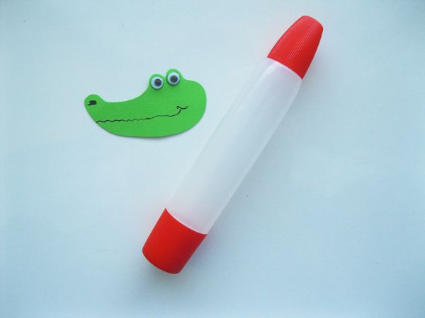 Krokodil aus farbigem Papier mit eigenen Händen