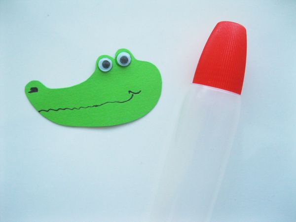 Krokodil aus farbigem Papier mit eigenen Händen