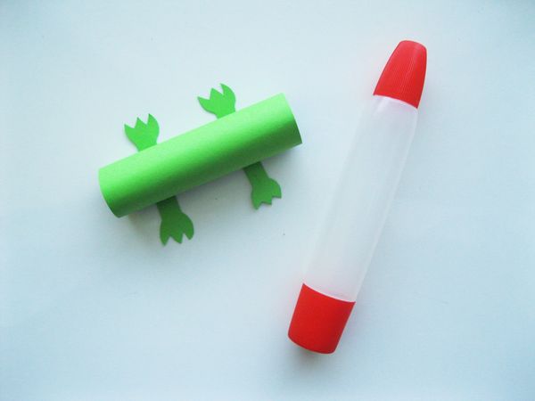 Krokodil aus farbigem Papier mit eigenen Händen