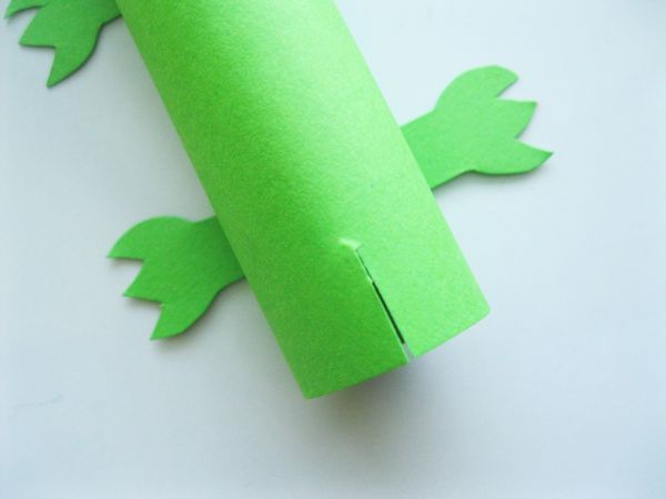 Krokodil aus farbigem Papier mit eigenen Händen