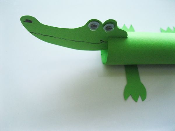 Krokodil aus farbigem Papier mit eigenen Händen