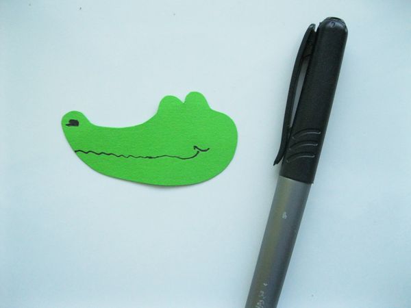 Krokodil aus farbigem Papier mit eigenen Händen