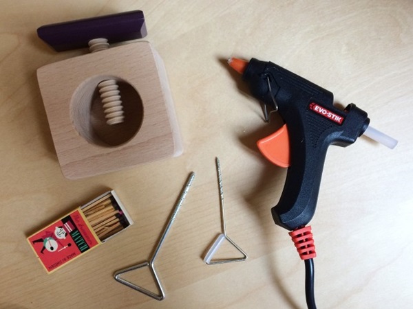 Handwerk aus Kastanien zum Thema Herbst