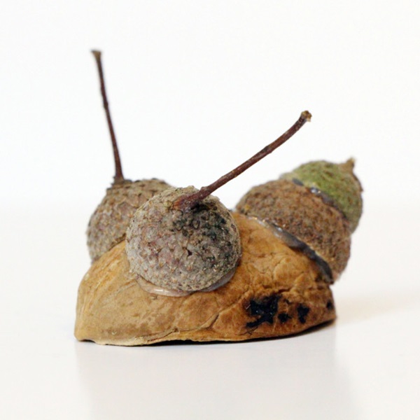 Handwerk aus Kastanien zum Thema Herbst