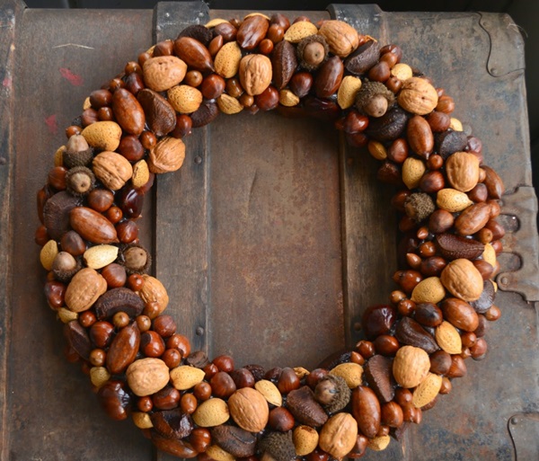 Handwerk aus Kastanien zum Thema Herbst