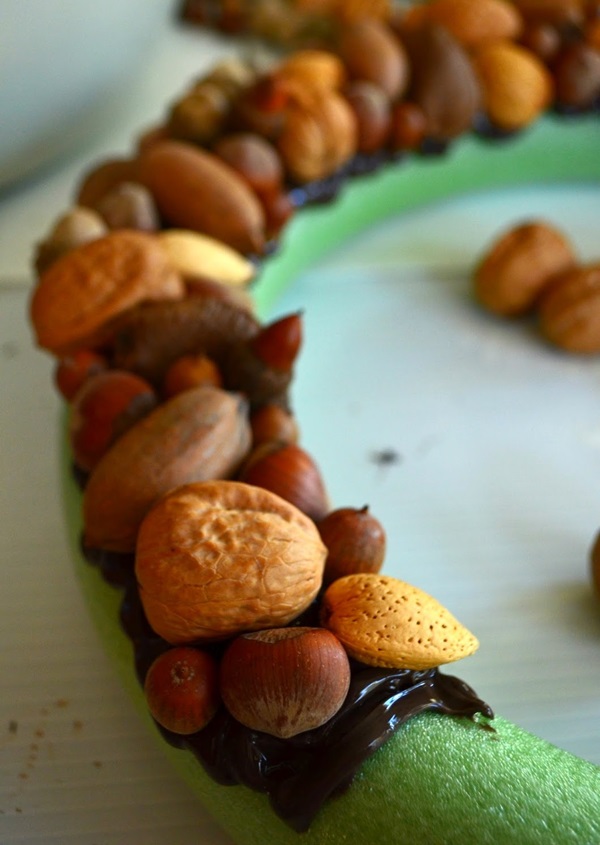 Handwerk aus Kastanien zum Thema Herbst