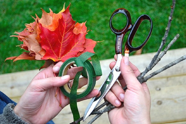 Handarbeiten aus Blättern zum Thema "Herbst" mit eigenen Händen für Schulkinder