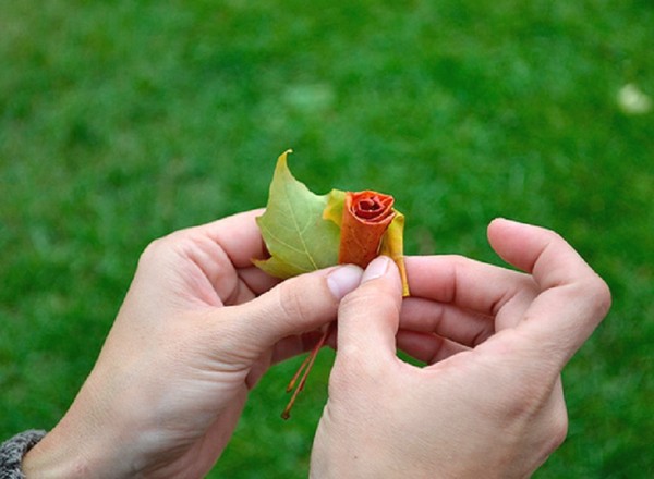 Handarbeiten aus Blättern zum Thema "Herbst" mit eigenen Händen für Schulkinder