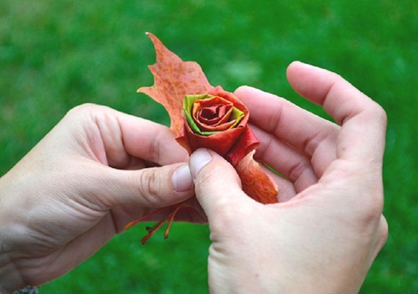 Handarbeiten aus Blättern zum Thema "Herbst" mit eigenen Händen für Schulkinder