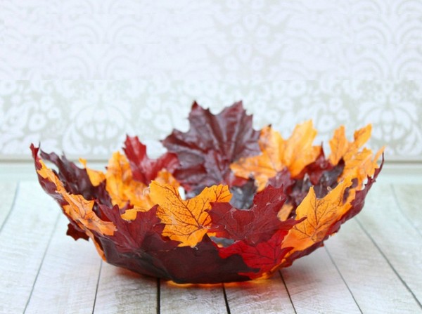 Handarbeiten aus Blättern zum Thema "Herbst" mit eigenen Händen für Schulkinder
