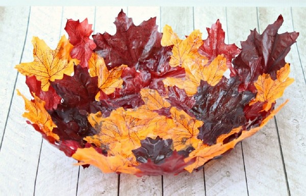 Handarbeiten aus Blättern zum Thema "Herbst" mit eigenen Händen für Schulkinder