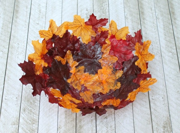 Handarbeiten aus Blättern zum Thema "Herbst" mit eigenen Händen für Schulkinder