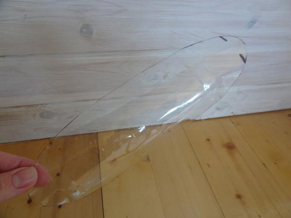 Neues Handwerk aus Plastikflaschen mit eigenen Händen für Garten und Obstgarten