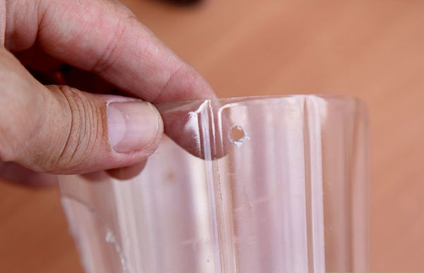 Neues Handwerk aus Plastikflaschen mit eigenen Händen für Garten und Obstgarten
