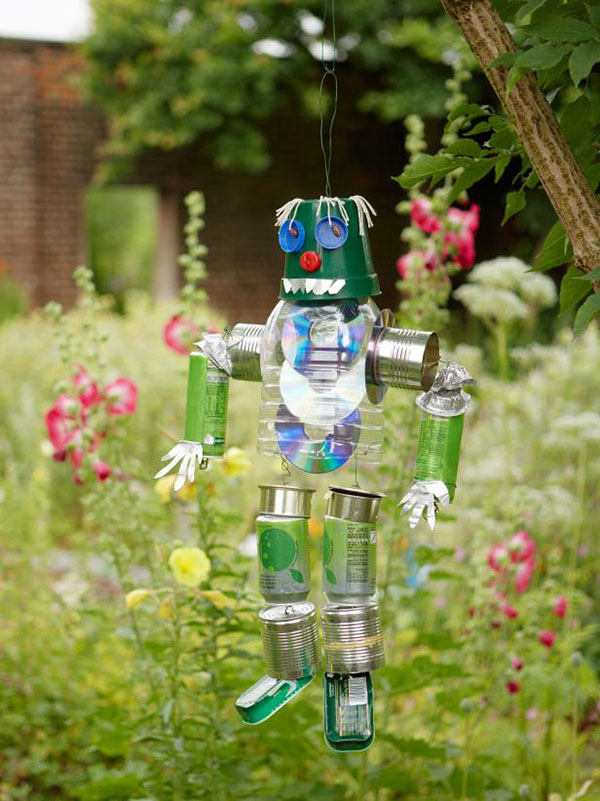 Neues Handwerk aus Plastikflaschen mit eigenen Händen für Garten und Obstgarten