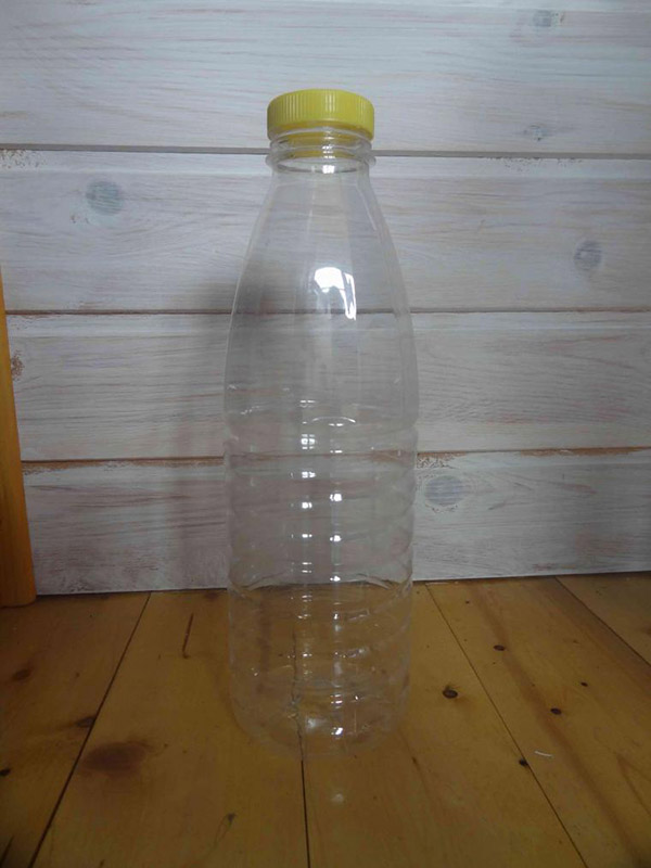 Neues Handwerk aus Plastikflaschen mit eigenen Händen für Garten und Obstgarten